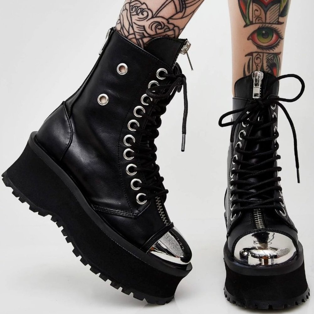 NEW Demonia Gravedigger Combat Boots - Womens sz 7 - Picture 2 of 7